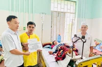 Gia Lai: Gần 84 triệu đồng hỗ trợ bệnh nhân bị tai nạn lao động đứt lìa chân