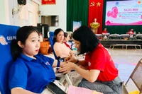 Trên 300 người dân các xã phía Tây tỉnh Gia Lai hiến máu tình nguyện