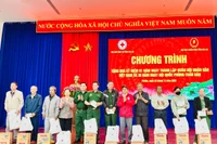 Hội Chữ thập đỏ Gia Lai tặng 100 suất quà cho đối tượng chính sách, gia đình khó khăn