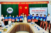 Tặng thẻ BHYT cho 84 sinh viên có hoàn cảnh khó khăn tại Trường Cao đẳng Gia Lai