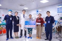 Bệnh viện Hùng Vương Gia Lai hỗ trợ kinh phí điều trị cho bệnh nhân khó khăn