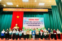 Trao học bổng, xe đạp, xe lăn cho học sinh và người dân khó khăn tỉnh Gia Lai
