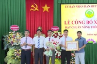 Ia Piơr đón bằng công nhận đạt chuẩn nông thôn mới