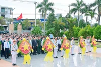 Phó Thủ tướng Hồ Đức Phớc dâng hoa, dâng hương tại Nghĩa trang Liệt sĩ Quy Nhơn và Tượng đài Nguyễn Sinh Sắc-Nguyễn Tất Thành