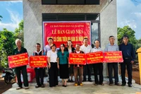 Ia Kênh: Bàn giao 5 căn nhà cho gia đình có công