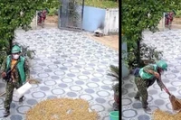 Hành động bất ngờ của shipper với chủ nhà lúc trời mưa khiến dân mạng tấm tắc