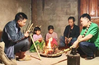 Giữ nghề làm khèn như giữ hơi thở