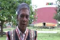 Người uy tín làm gương cho buôn làng