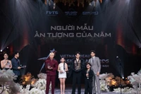 Siêu mẫu Võ Hoàng Yến nhận giải Người mẫu cống hiến của năm