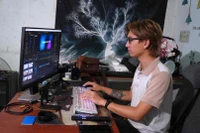 Anh Trần Thiên Ưng-Giám đốc Thiên Ưng Media ứng dụng AI để hỗ trợ trong công tác sản xuất video. Ảnh: H.H