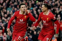 Liverpool quật ngã Chelsea, lấy lại ngôi đầu Ngoại hạng Anh