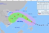 Bão Usagi suy yếu thành áp thấp nhiệt đới, bão Man-yi khiến biển động dữ dội