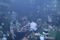 Gần 100 cảnh sát đột kích cơ sở kinh doanh quán bar, vũ trường trá hình ở Biên Hòa
