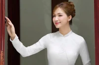 Hòa Minzy đóng vai gì trong 'Mưa đỏ'?