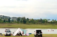 Hòa mình vào thiên nhiên với cánh diều, lều trại