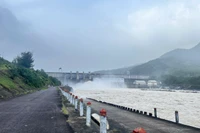 Vận hành điều tiết các hồ chứa để ứng phó áp thấp nhiệt đới gần Biển Đông 