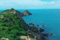 Eo Gió luôn là điểm đến hấp dẫn của du khách trong và ngoài tỉnh. Ảnh: Đức Thụy