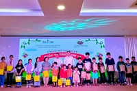 Pleiku: Trao tặng quà cho trẻ em có hoàn cảnh khó khăn