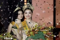 Khoảnh khắc đăng quang rạng rỡ của tân Hoa hậu Nguyễn Thị Yến Nhi. (Ảnh: TTXVN phát)