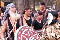 Nghệ nhân Gưn tích cực tham gia tái hiện các nghi lễ truyền thống trong các sự kiện văn hóa. Ảnh: Hoàng Ngọc