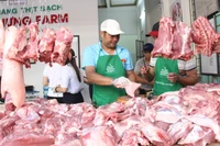 Cửa hàng thịt heo sạch Phú Hưng Farm. Ảnh: T.Lợi