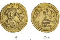 Phát hiện đồng tiền vàng mang hình Hoàng đế Byzantine Heraclius niên đại khoảng 1.400 năm