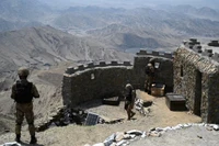 Binh sĩ Pakistan tuần tra biên giới với Afghanistan. Ảnh: AFP