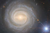 "UFO" đã lao ra từ một lỗ đen quái vật với tốc độ lên đến khoảng 57.000 km.