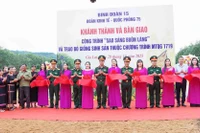 Đoàn Kinh tế - Quốc phòng 75 cắt băng khánh thành và bàn giao công trình "Sao sáng buôn làng".