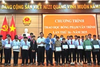 Trao 263 suất học bổng khuyến học Phạm Văn Trình cho học sinh nghèo vượt khó.