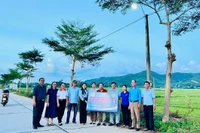 Bàn giao công trình đường điện thắp sáng ở phường Bồng Sơn