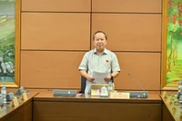 Trưởng đoàn ĐBQH tỉnh Gia Lai Châu Ngọc Tuấn chủ trì phiên thảo luận tổ.