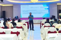 Các đại biểu tham dự hội nghị tập huấn kiến thức, kỹ năng, nghiệp vụ cho đội ngũ cán bộ làm công tác giảm nghèo ở khu vực biên giới.