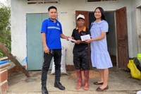 Fanpage “Cát Tài quê hương” cùng Công ty TNHH Hữu Cơ Thuận Thiên hỗ trợ 69,1 triệu đồng cho 21 hộ dân xã Đề Gi có hoàn cảnh khó khăn, bị tốc mái hoàn toàn do cơn bão số 13, hiện chưa thể khắc phục.