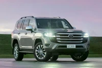 Toyota Land Cruiser hybrid chờ ngày về Việt Nam