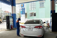 Giá xăng RON95-III giảm về 19.152 đồng/lít trong ngày đầu năm mới