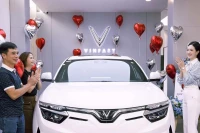 Vingroup khẩn cấp hỗ trợ khách hàng giảm áp lực giá xăng dầu