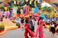 Không gian chụp ảnh tết vừa được mở cửa, có linh vật Tết Bính Ngọ