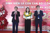 Cao Su Mang Yang tuyên dương, khen thưởng 88 sinh viên là con cán bộ, công nhân viên, người lao động.