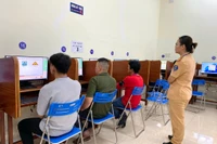 Cảnh sát giao thông Gia Lai dành 2 buổi/tuần để kiểm tra kiến thức phục hồi điểm bằng lái.
