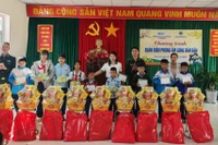 Chương trình “Xuân Biên phòng - Ấm lòng dân bản” năm 2026 trên xã đảo Nhơn Châu.