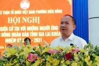 Các ứng cử viên đại biểu HĐND tỉnh tiếp xúc cử tri phường Diên Hồng.