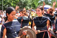 Sức sống mới từ các đội cồng chiêng nữ