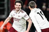 Declan Rice bùng nổ tại Vitality Stadium, Arsenal vững ngôi đầu Ngoại hạng