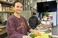 Từ mâm cơm an lành đến sẻ chia đầu năm