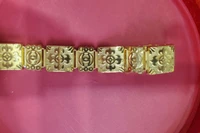 Lắc tay giả mạo nhãn hiệu Chanel phát hiện tại hiệu vàng T.T. ở phường Bồng Sơn.