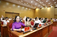 Đại biểu HĐND tỉnh biểu quyết thông qua các nghị quyết trình tại kỳ họp