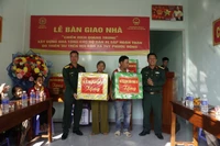 Trung đoàn Thông tin 29 bàn giao 2 căn nhà trong “Chiến dịch Quang Trung”