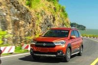 Suzuki XL7 Hybrid mới, giá chưa tới 600 triệu đồng