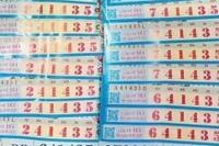 Một chủ nhà trọ ở Bình Dương trúng 4 tờ vé số độc đắc, miễn tiền thuê trọ 3 tháng cho người thuê